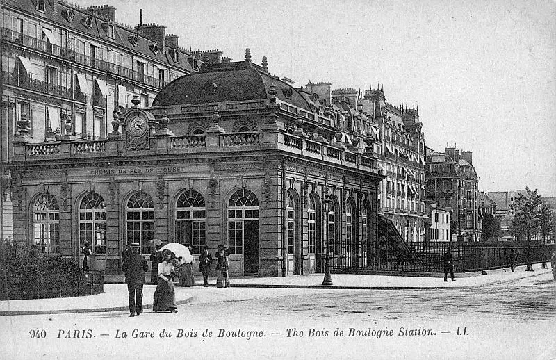 Le bâtiment des voyageurs de la station de l'Avenue du Bois de Boulogne 