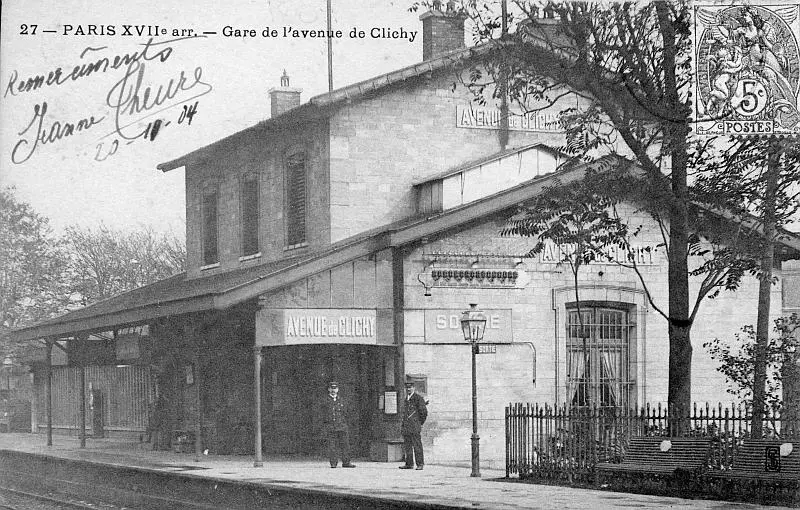 Le bâtiment voyageurs de la station de l'Avenue de Clichy 