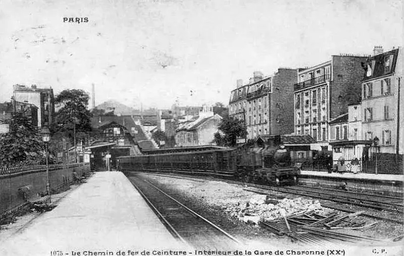 Vue des quais de la station Charonne