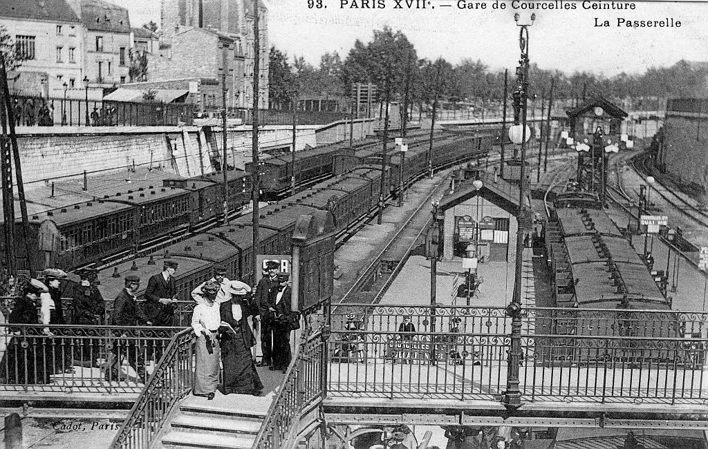 Vue des quais de la station Courcelles-Ceinture 