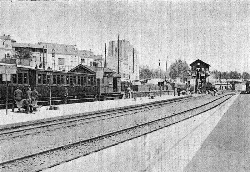 Les quais de la station Courcelles-Ceinture et le boulevard Berthier