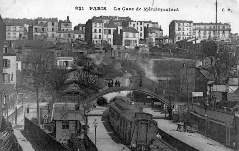 Le Calais-Méditerranée-Express passe à la station Ménilmontant 