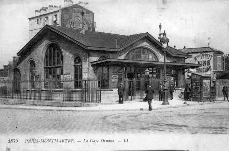 Façades du bâtiment des voyageurs de la station Boulevard Ornano