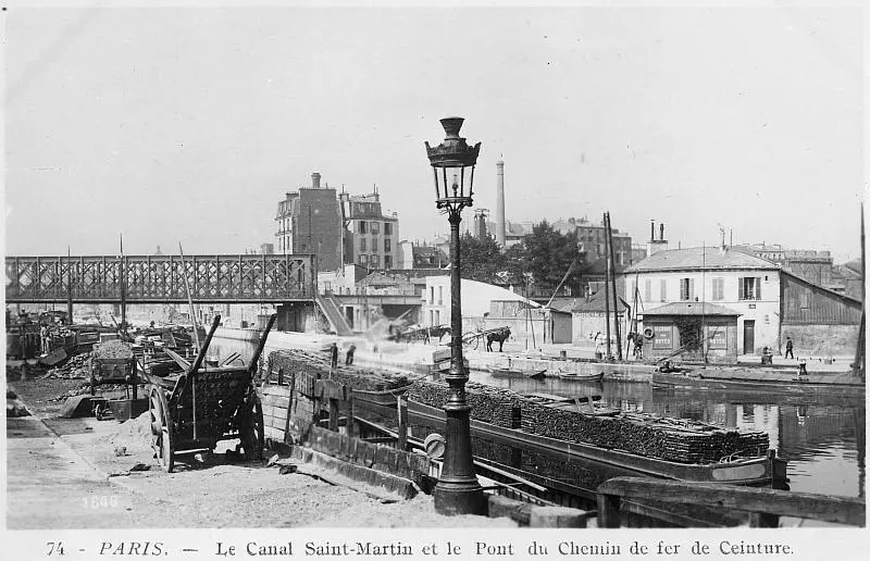 Le pont cage de la Petite Ceinture sur le canal de l'Ourcq. 