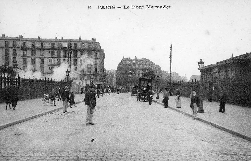La station Pont Marcadet côté rue. 