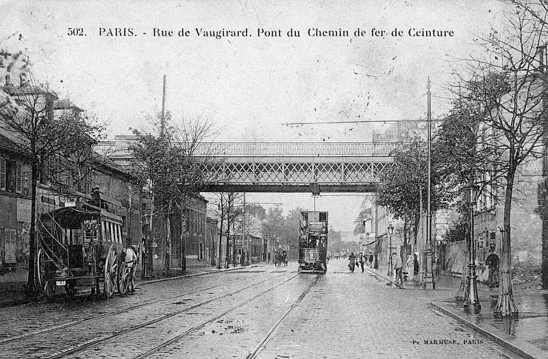 Pont de la Petite Ceinture sur la rue de Vaugirard. 