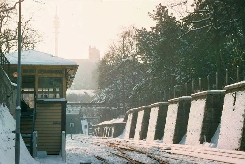Tranchée du parc des Buttes-Chaumont à la fin des années 1960 