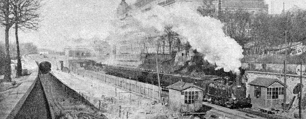 Train de la Compagnie du Nord à la gare de l'Avenue Foch en 1899