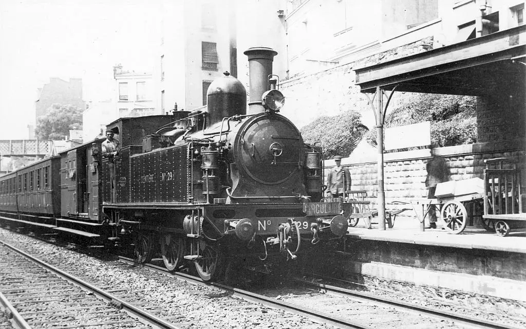 Train circulaire arrivant à la station Boulevard Ornano en 1934 