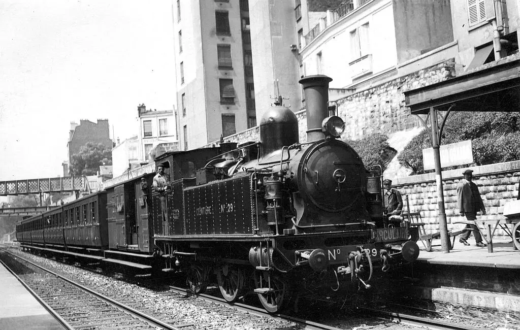 Train circulaire arrivant à la station Boulevard Ornano en 1934 