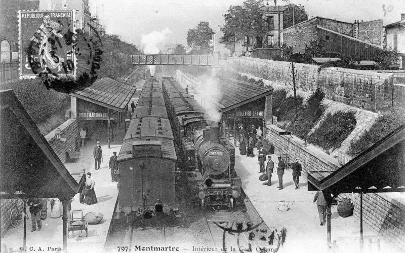 Croisement de trains circulaires à la station Boulevard Ornano 