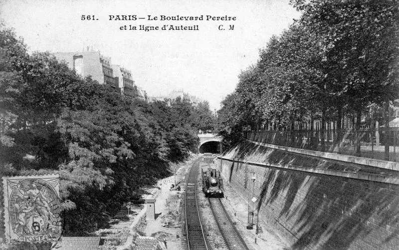 Train de la ligne d'Auteuil dans la tranchée Pereire-Pont Cardinet