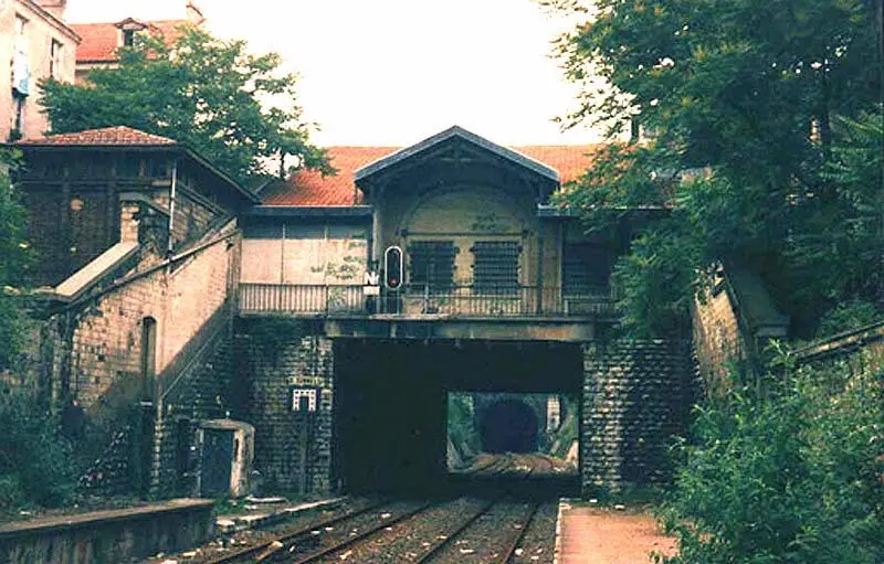 La station Charonne au début des années 1990, côté quais