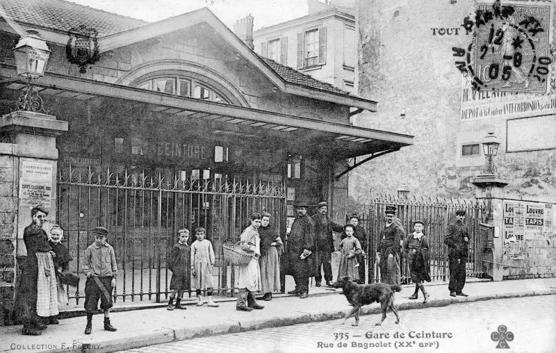 Vue de l'entrée de la station Charonne
