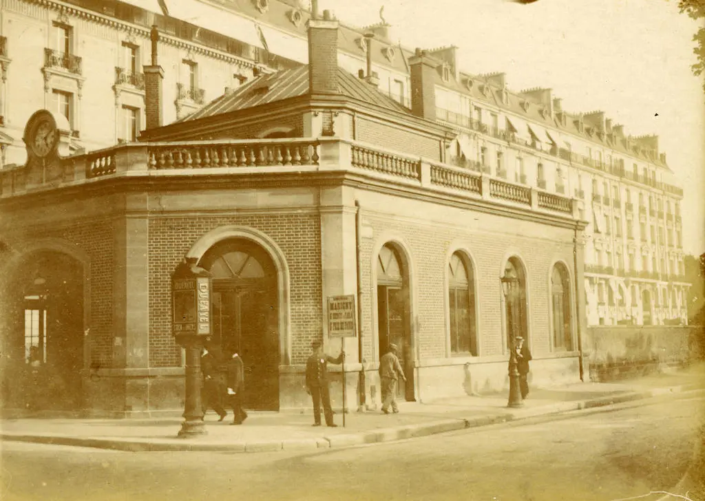 La station de l'avenue du Bois de Boulogne, mise en service en 1854 sur la ligne d'Auteuil