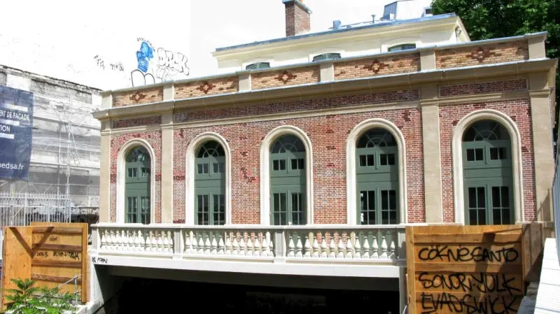 Façade arrière du bâtiment réhabilité de la station Montrouge-Ceinture