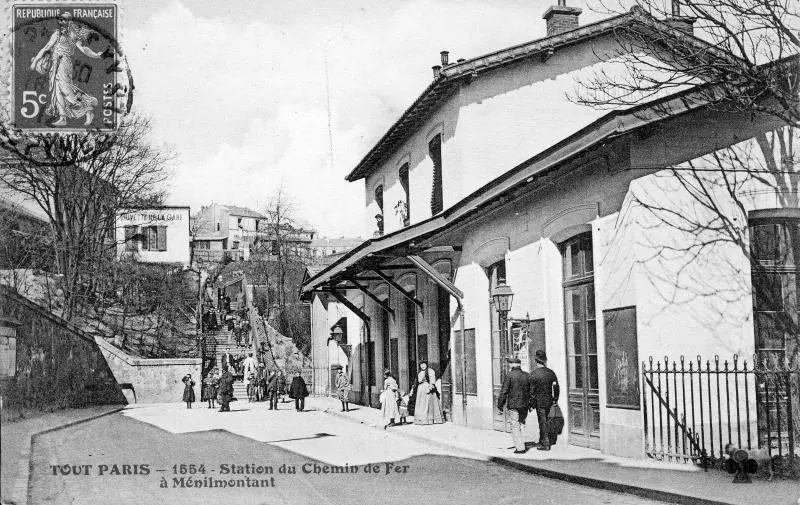 La cour de la station Ménilmontant