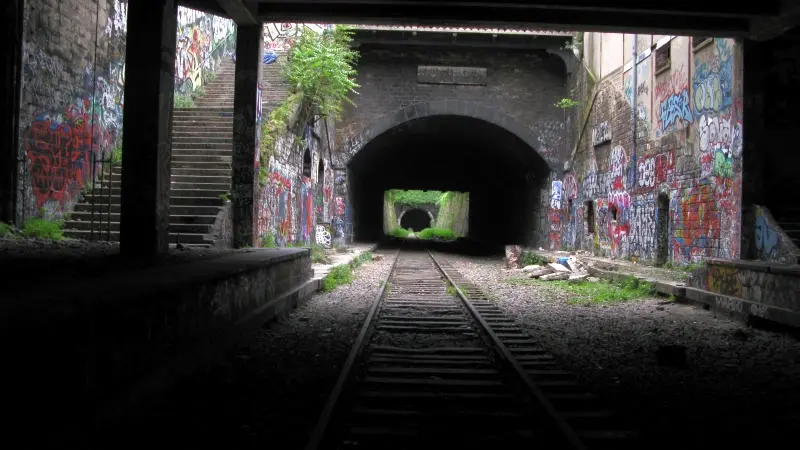 Vue des quais de la gare de Montrouge-Ceinture en 2011. 