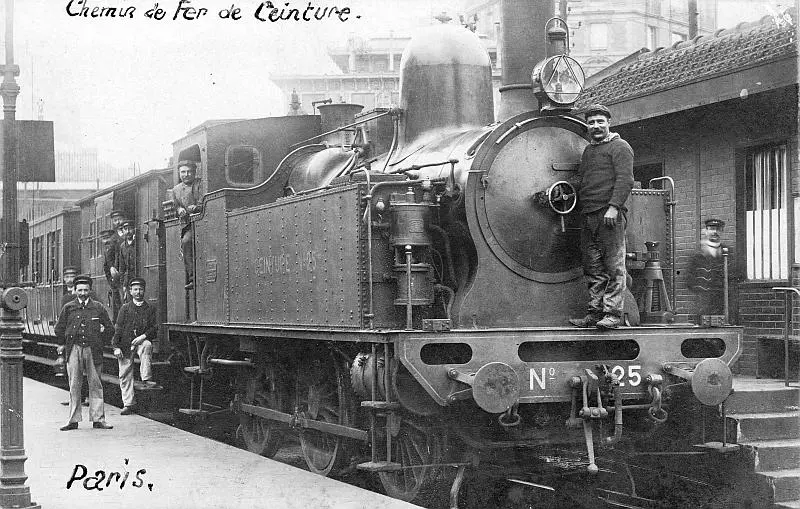 Train de la Petite Ceinture en gare de Courcelles-Ceinture 