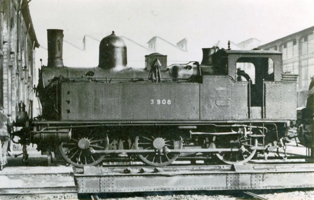 Locomotive 030 T Ceinture n°28 au dépôt de La Chapelle vers 1936