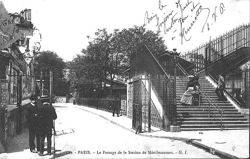 La passerelle de la rue de la Mare. 