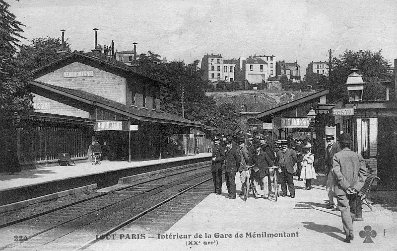 Vue des quais de la station Ménilmontant 