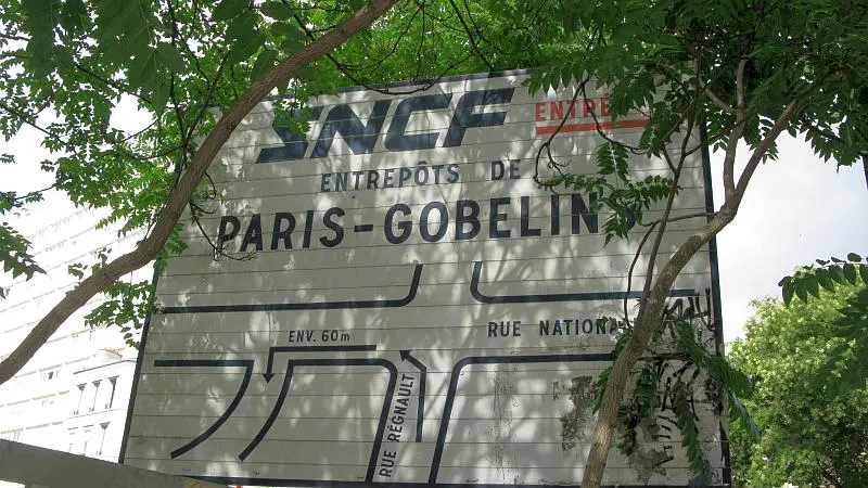 Panneau SNCF d'annonce de la gare des Gobelins.