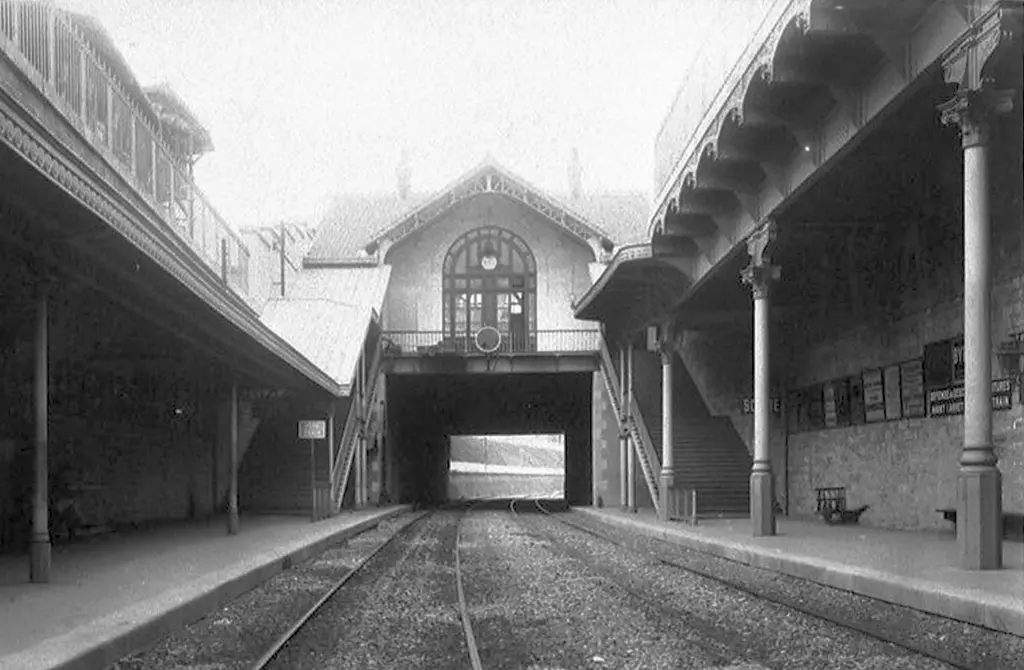 La station Avenue de Saint-Ouen en 1889