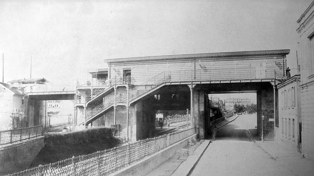 La station Bel-Air-Ceinture de la Petite Ceinture à la fin des travaux de surélévation (1889)