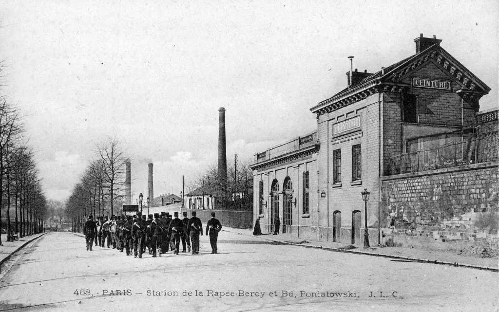 La station La Rapée-Bercy et le boulevard Poniatoswki 