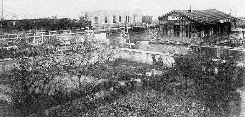 Vue de l'ancienne station Bel-Air-Ceinture pendant les travaux de suppression des passages à niveau (1887-1889)