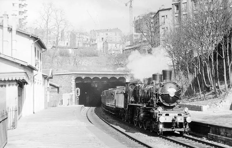 Train spécial du 13 mars 1966 arrivant à la station Ménilmontant 