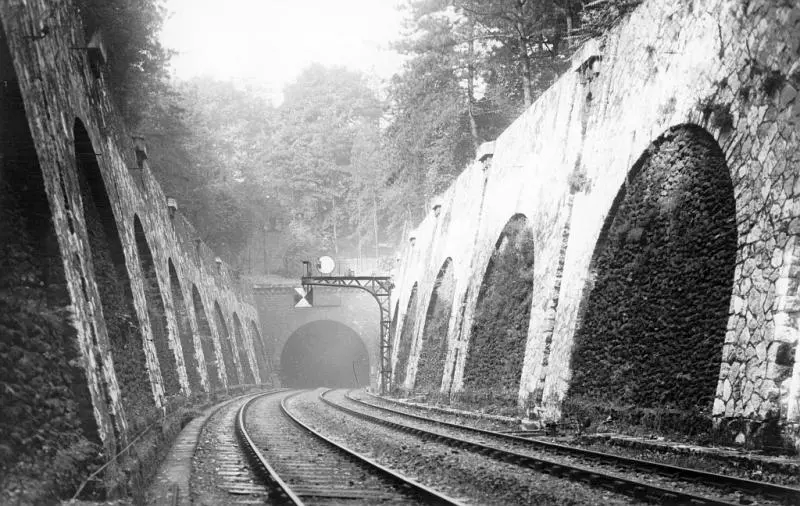 Tranchée (dite d'Arcueil) de la Petite Ceinture dans le parc Montsouris vers 1930
