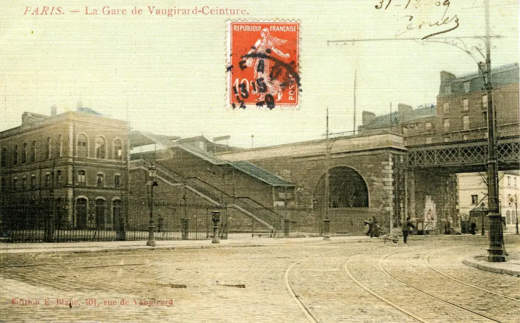 Vue de la station Vaugirard-Ceinture depuis la rue de Vaugirard 