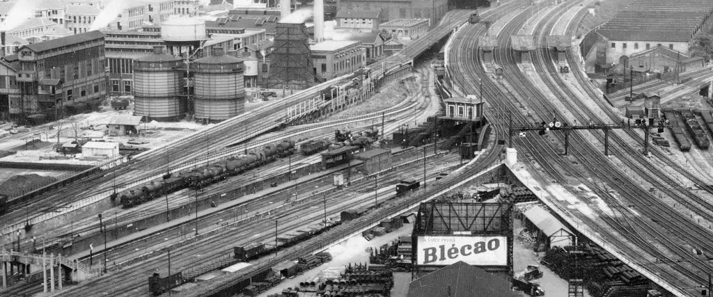 Vue panoramique sur les quais de la station Est-Ceinture vers 1930 